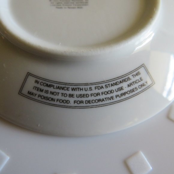 MAY YOUR CHRISTMAS BE DELIGHTFUL 4" Precious Moments 1994 Ceramic Plate - Picture 4 of 6